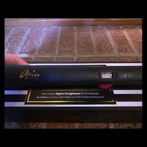 Aria Pro digital straightener